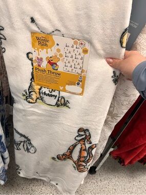 Disney Winnie the Pooh& friends Plush Throw - White with Yellow & Orange Accents